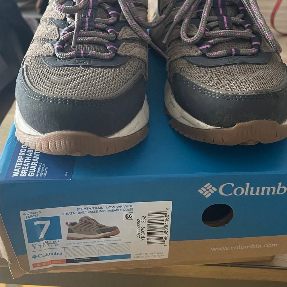 Columbia Strata Trail wide Shoes-newer 7 wide - Picture 2 of 6